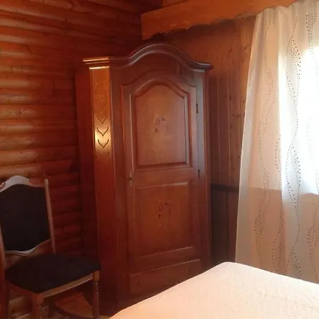 Log Cabin *